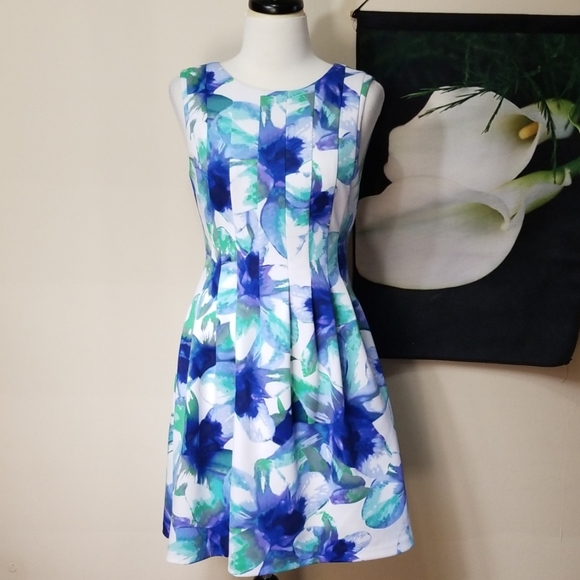 Vince Camuto Dresses & Skirts - Vince Camuto Floral Sleeveless Skater Dress